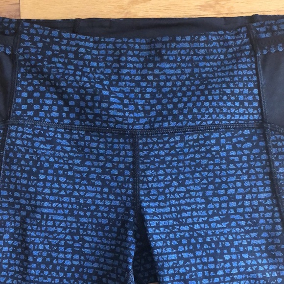 Lululemon 17in Crops - Picture 3 of 6